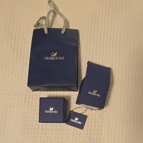 Swarovski Blue Jewelry Set - Picture 2 of 3